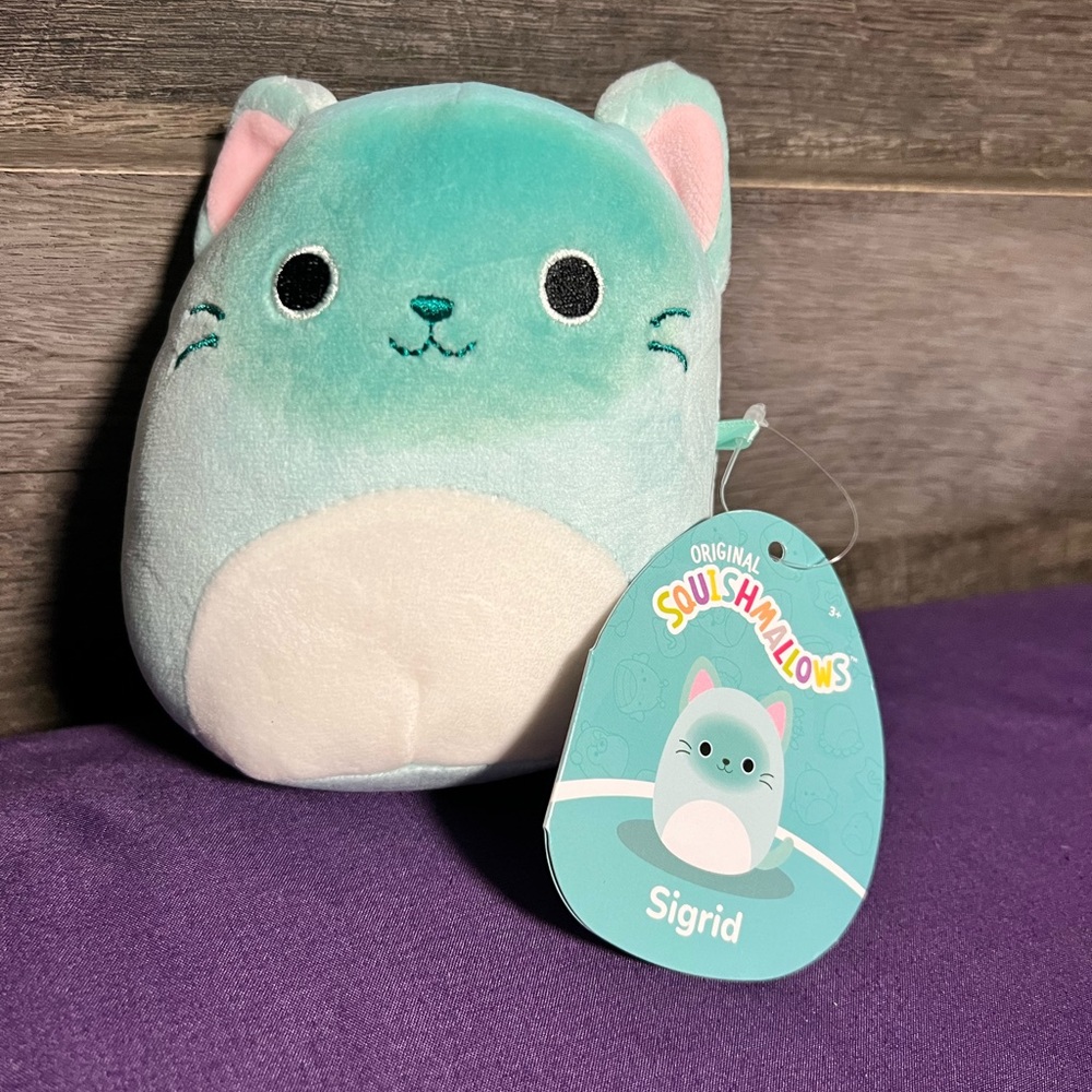 Sigrid 5 inch squishmallow new